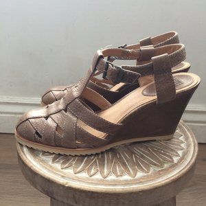 Frye Maye Vintage Fisherman Sandal US10